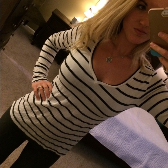 BUNDLED White Long Sleeve Tee w Black Stripes - Picture 3 of 3