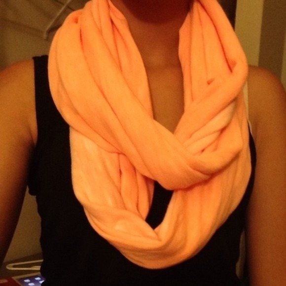 Infinity Scarf - Picture 1 of 2
