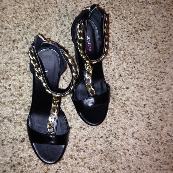 Sexy black wedges!