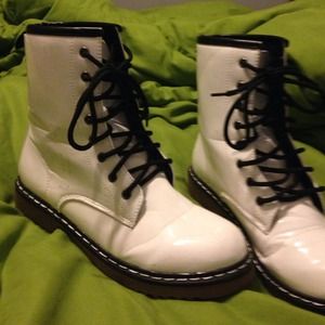 ⚡️White Combat Boots!⚡️️reduced