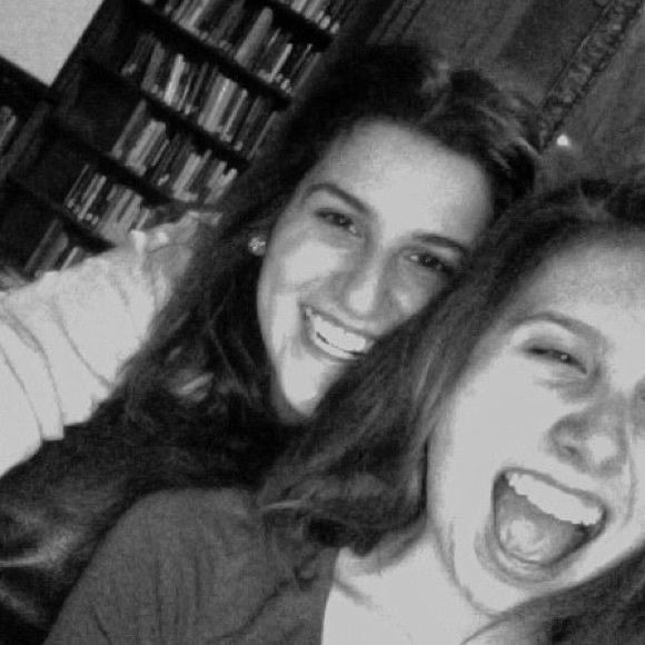 Hi, I'm Mary! Welcome to my closet! - Picture 3 of 4