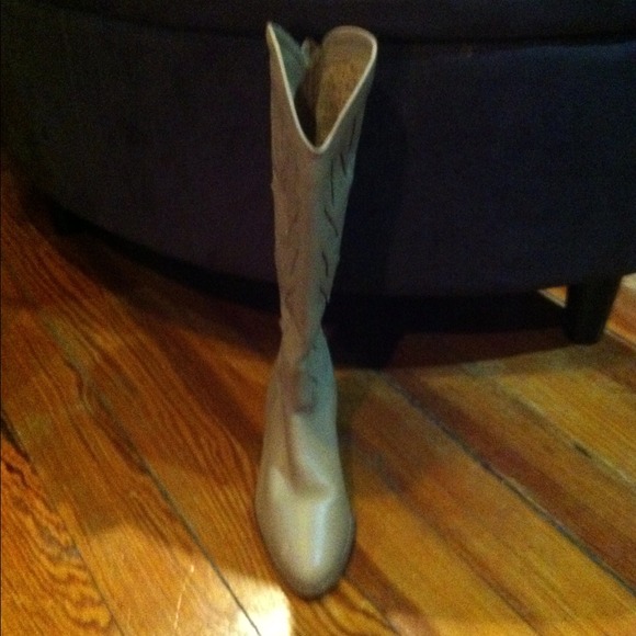 Vintage 80's Perforated Leather Boots🌷 - Picture 2 of 4