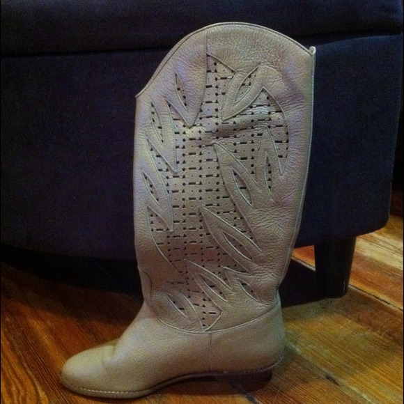 Vintage 80's Perforated Leather Boots🌷 - Picture 3 of 4