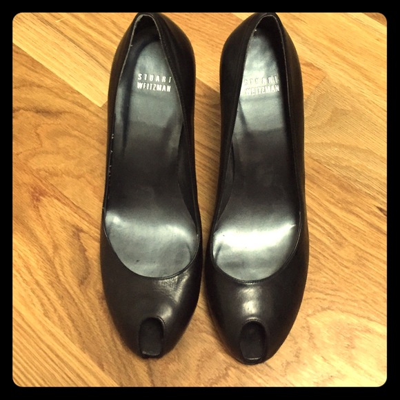 Stuart Weitzman Classic black pumps