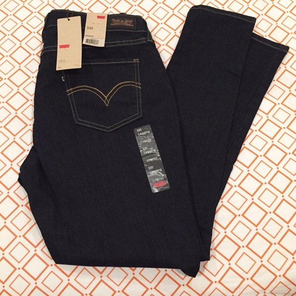 NWT Levi's 535 super skinny leggings.