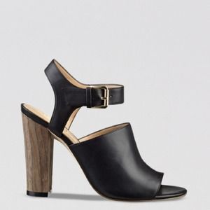 🎉PM Editor Pick🎉Ivanka Trump shoes