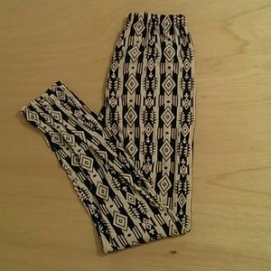 Black & White Aztec Print Leggings