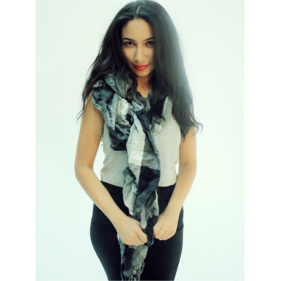 BCBGMaxAzria Checkered Scarf - Picture 2 of 3
