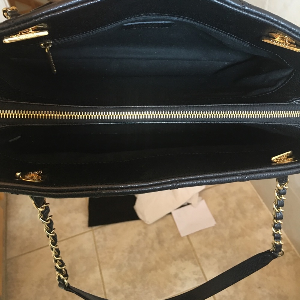 KEEPING FOR NOW - CHANEL Black Leather Quilted Bag - Picture 6 of 8