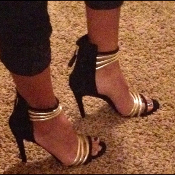 Guess Black and Gold ankle strap heels. - Picture 4 of 8