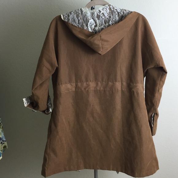 Fall trench coat - Picture 3 of 3