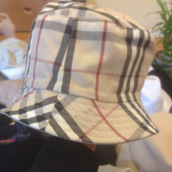 Burberry hat