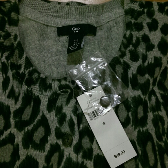 π«HOLDπ« HPx3!πGAP Black&Gray animal print Cardi - Picture 2 of 4