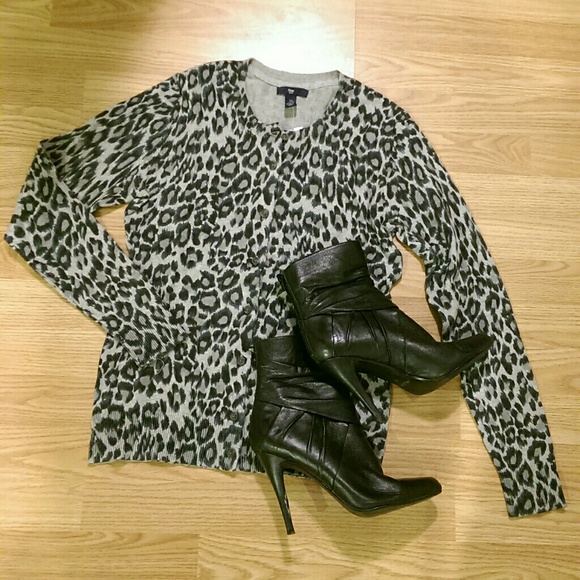 π«HOLDπ« HPx3!πGAP Black&Gray animal print Cardi - Picture 3 of 4