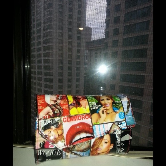Clutches & Wallets - Magazine Clutch