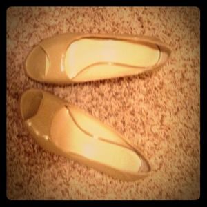 Peep toe shoes