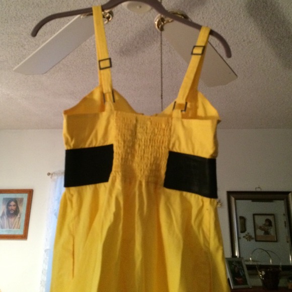 Adorable Yellow dress - Picture 2 of 4