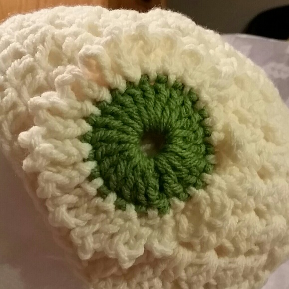 Handmade crocheted hat - Picture 2 of 3