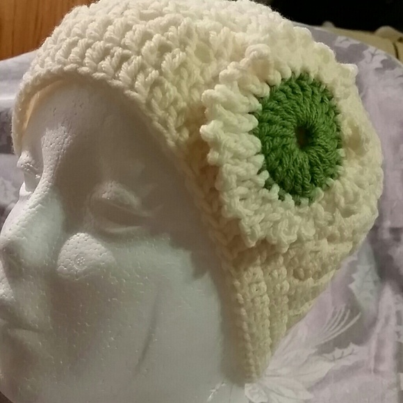 Handmade crocheted hat - Picture 3 of 3