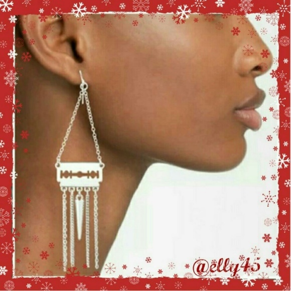❣️NORDSTROM Edgy Tassel Earrings ❣️ - Picture 2 of 4
