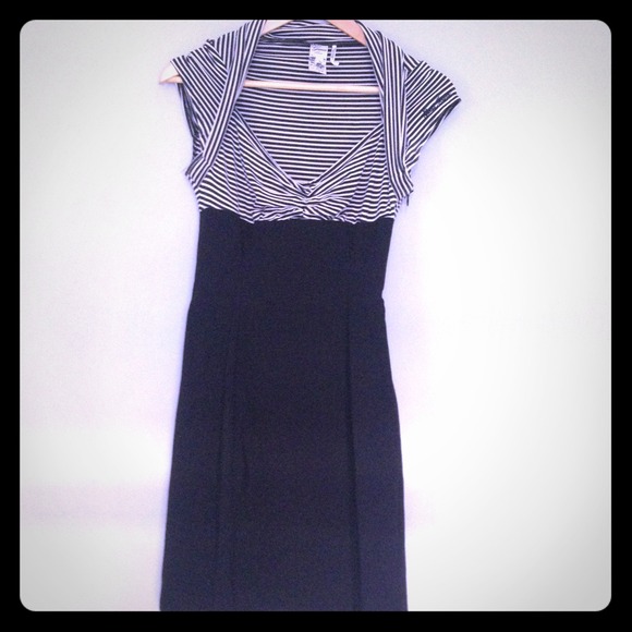 Guess Little Black & White Cap Sleeved Dress 2/4