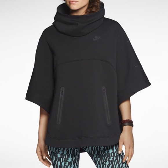 Nike Tech Fleece Poncho (black)