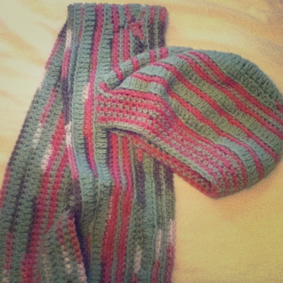 Homemade crocheted hat and scarf - Picture 1 of 3