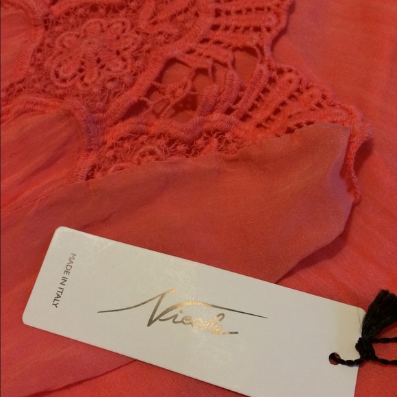 Pretty coral shirt - Picture 3 of 4