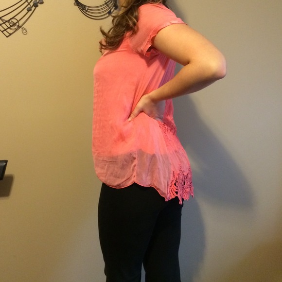 Pretty coral shirt - Picture 4 of 4