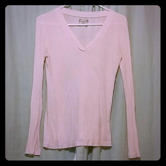 Deep V-neck line long sleeve shirt