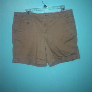 Kaki shorts
