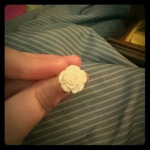 Flower pinky ring