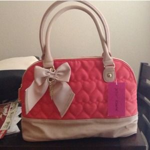 New betsy johnson hand bag