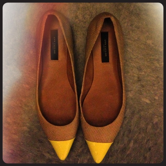 🚫Pending bundle🚫Ann Taylor beige neon flats