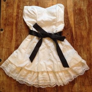 White strapless dress 💲price drop💲