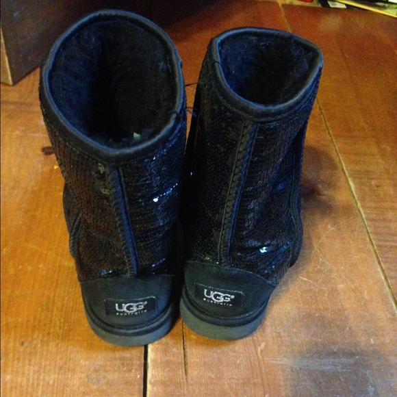 Black sequence ugg boots.