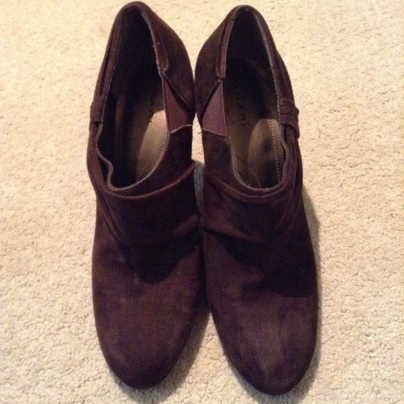 Tahari Boots - Tahari brown suede booties