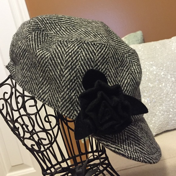Knit striped winter/fall hat w flower Black Grey