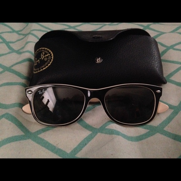 ⬇️REDUCED⬇️RAY-BANS😎😎
