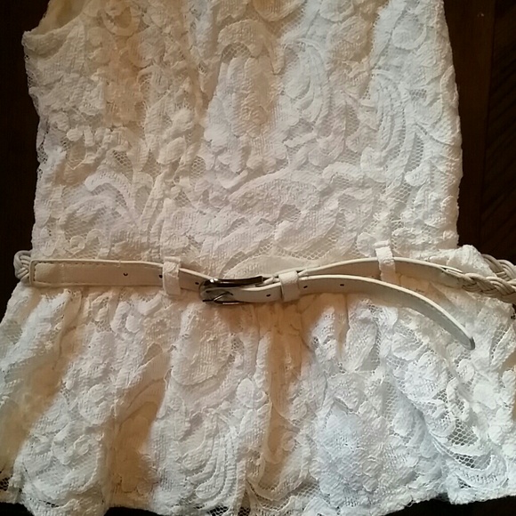 ♧Beautiful Ivory Lace Shell Top - Picture 2 of 4