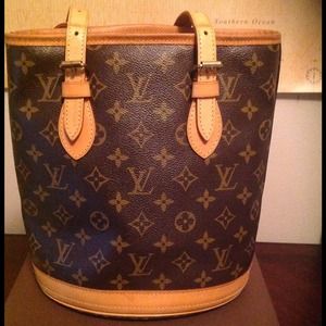*Reduced* Louis Vuitton Petit Monogram Bucket Bag
