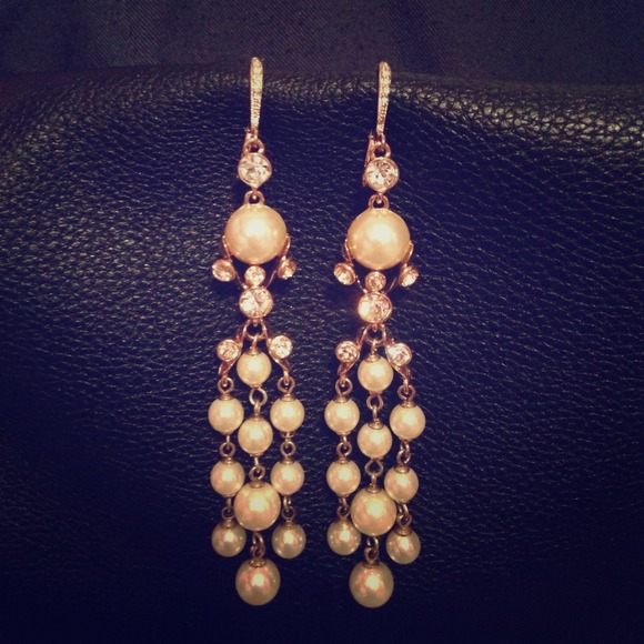 Pearl and diamond earrings. - Picture 1 of 2