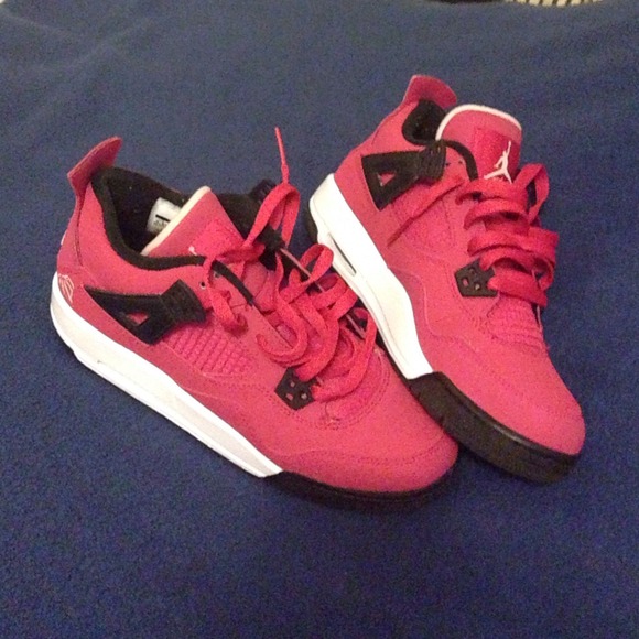 REDUCED !!! 🔴 Jordan Cherry 4's size 5.5y (boys)