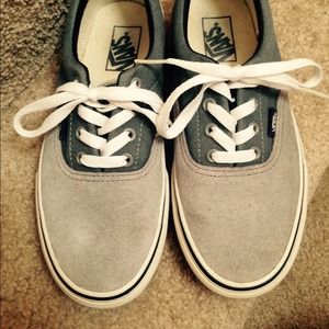Light gray/dark gray vans