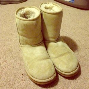 Size 8 classic short uggs