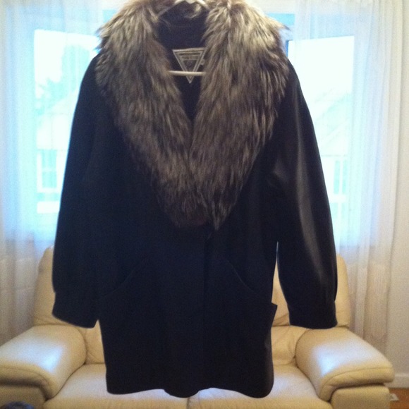Ladies leather coat with real fur - Picture 2 of 4