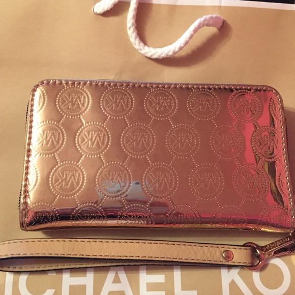 Michael Kors rose gold wristlet!! 100% authentic!! - Picture 2 of 3