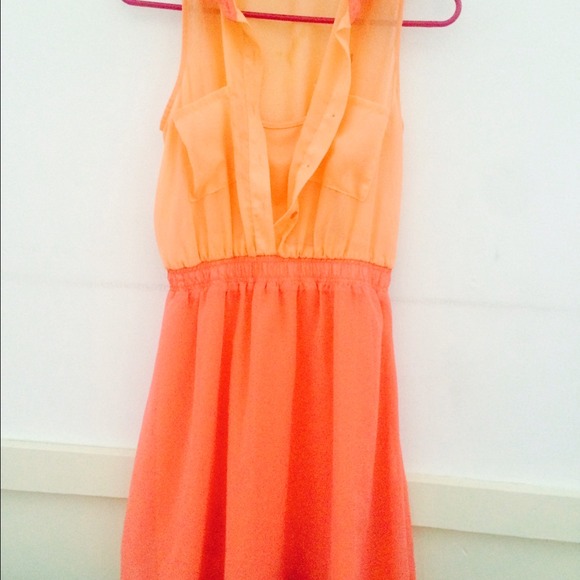 Peachy dress - Picture 2 of 4