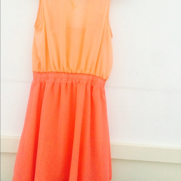 Peachy dress - Picture 3 of 4