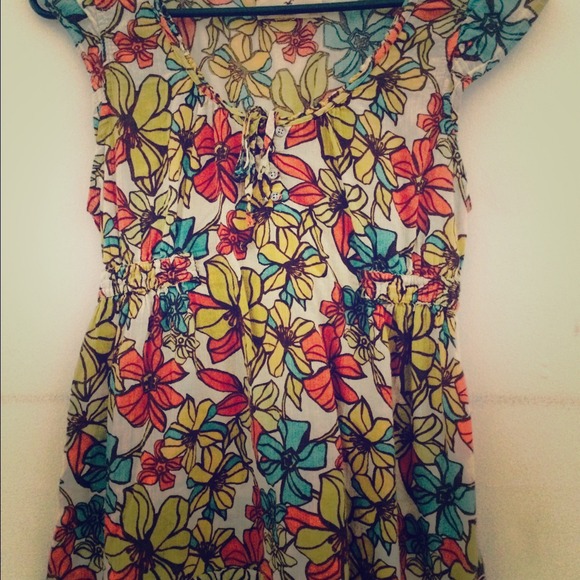 Floral hollister shirt - Picture 1 of 4